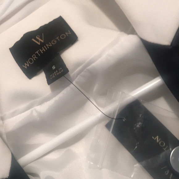 Blazer - Picture 3 of 4